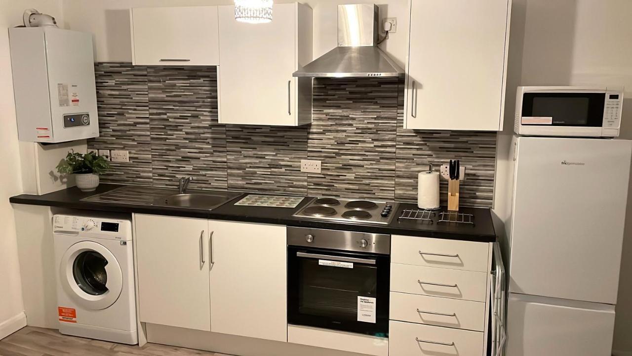 Supreme - 1 Bedroom Apart Sleeps 4 Short/Long Stay Gillingham  Ngoại thất bức ảnh