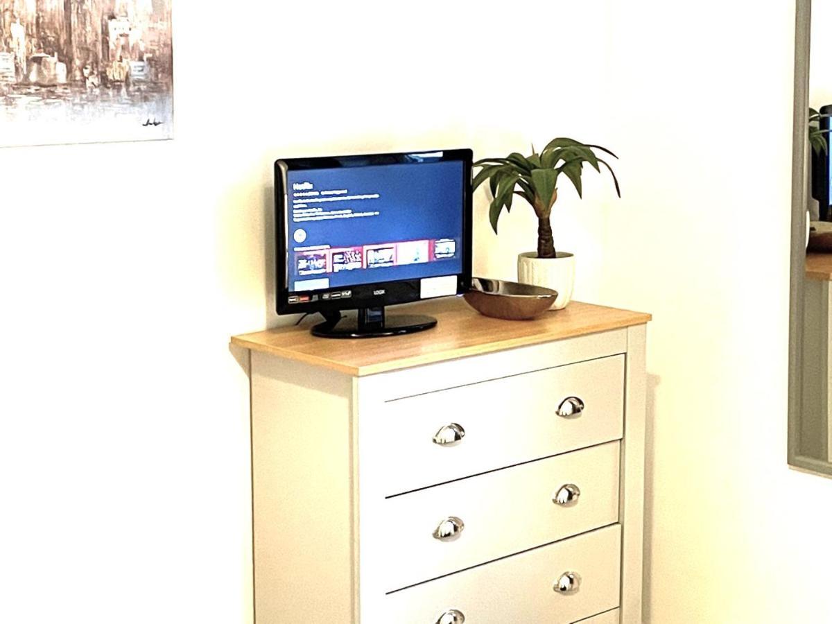 Supreme - 1 Bedroom Apart Sleeps 4 Short/Long Stay Gillingham  Ngoại thất bức ảnh
